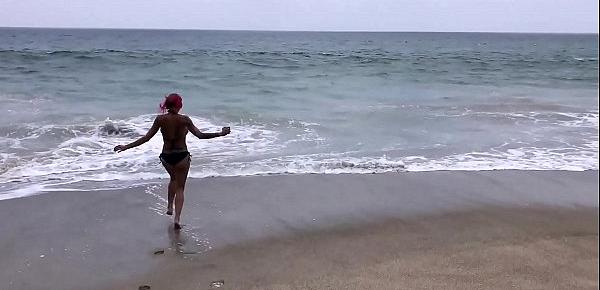  Looks at Anna Bell Peaks fucking a gigantic cock on the beach